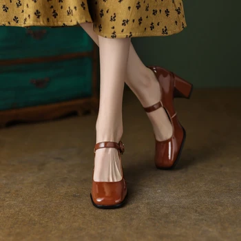Весенние женские туфли-лодочки 2023 года, женские туфли из лакированной кожи с квадратным носком, туфли на не сужающемся книзу массивном каблуке, простые туфли Мэри Джейнс на высоком каблуке, однотонные красные туфли