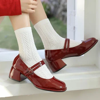 Винно-красные элегантные женские туфли Mary Janes с квадратным носком; осенние стеклянные туфли-лодочки на среднем каблуке; Zapatos; новинка 2024 года; модные вечерние туфли-ботасы;