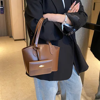 Высококачественная легкая роскошная женская сумка, простая и универсальная сумка через плечо, модная сумка-мешок большой емкости, новинка 2023 года выпуска