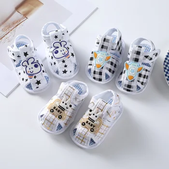 Новые летние детские мягкие туфли для новорожденных мальчиков с мультяшным принтом, первые ходунки, нескользящие сандалии, обувь на мягкой подошве от 0 до 12 месяцев