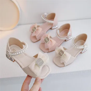 Модные детские сандалии с металлической пряжкой, обувь принцессы с жемчужным цветком для девочек, детская обувь на высоком каблуке с мягкой подошвой, юбки, обувь