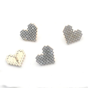 Новое квадратное сердце с бриллиантами из сплава 14 * 16 мм используется для украшения пуговиц для одежды, аксессуаров для волос, обуви и аксессуаров